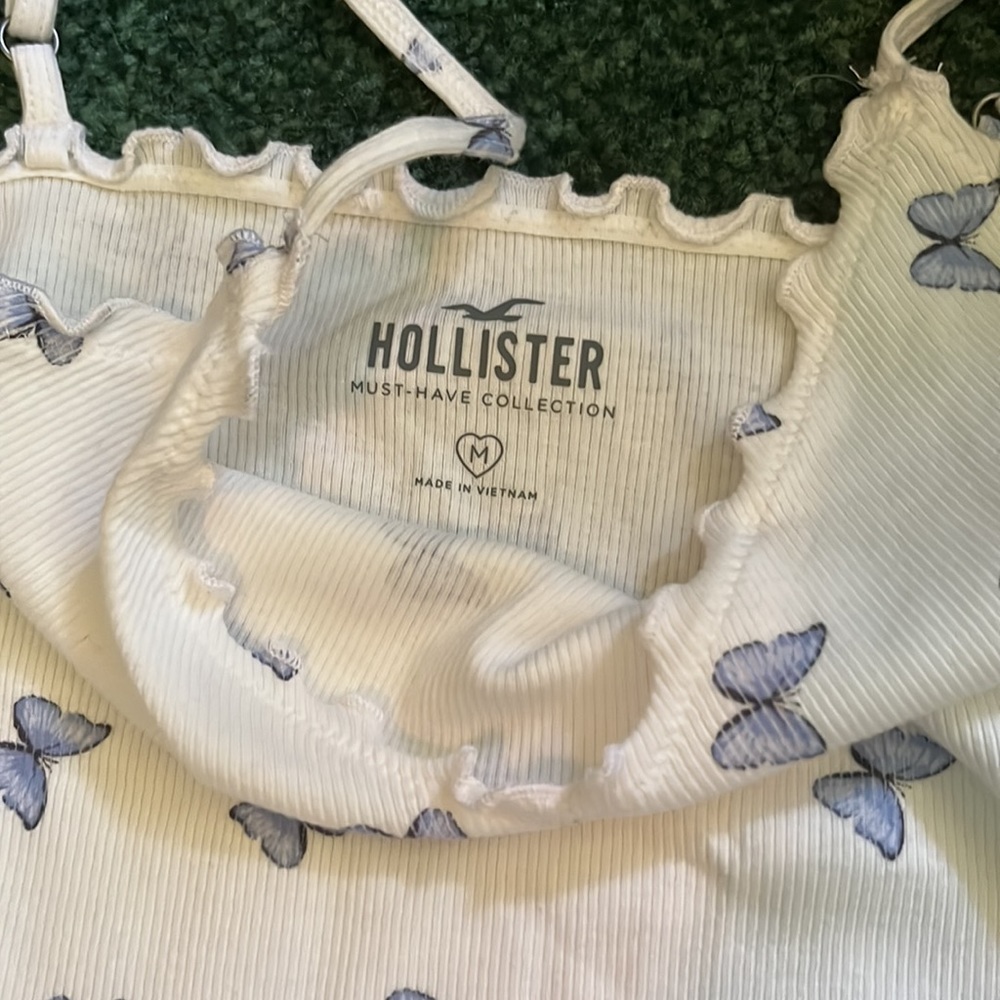 2 NWT MEDIUM HOLLISTER TANKS - Picture 6 of 7